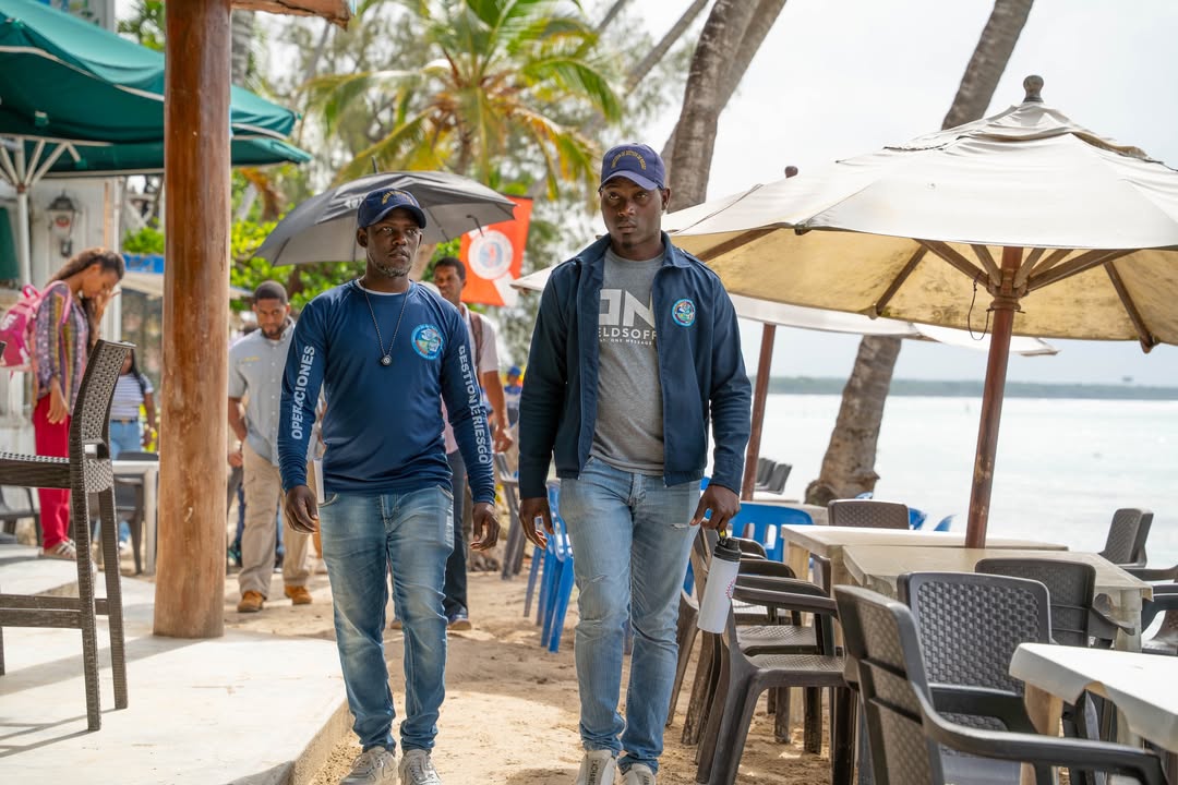 Recorrido a lo largo de toda la costa de la playa de Boca Chica y Andrés