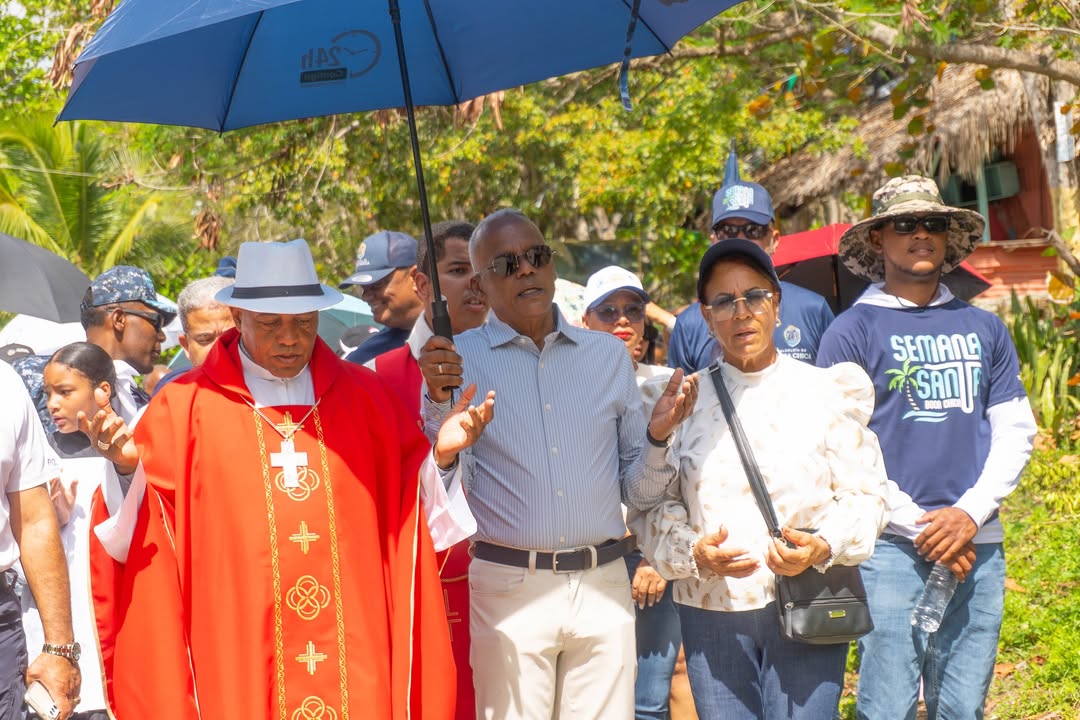 La fe recorrió la playa de Boca Chica este Viernes Santo