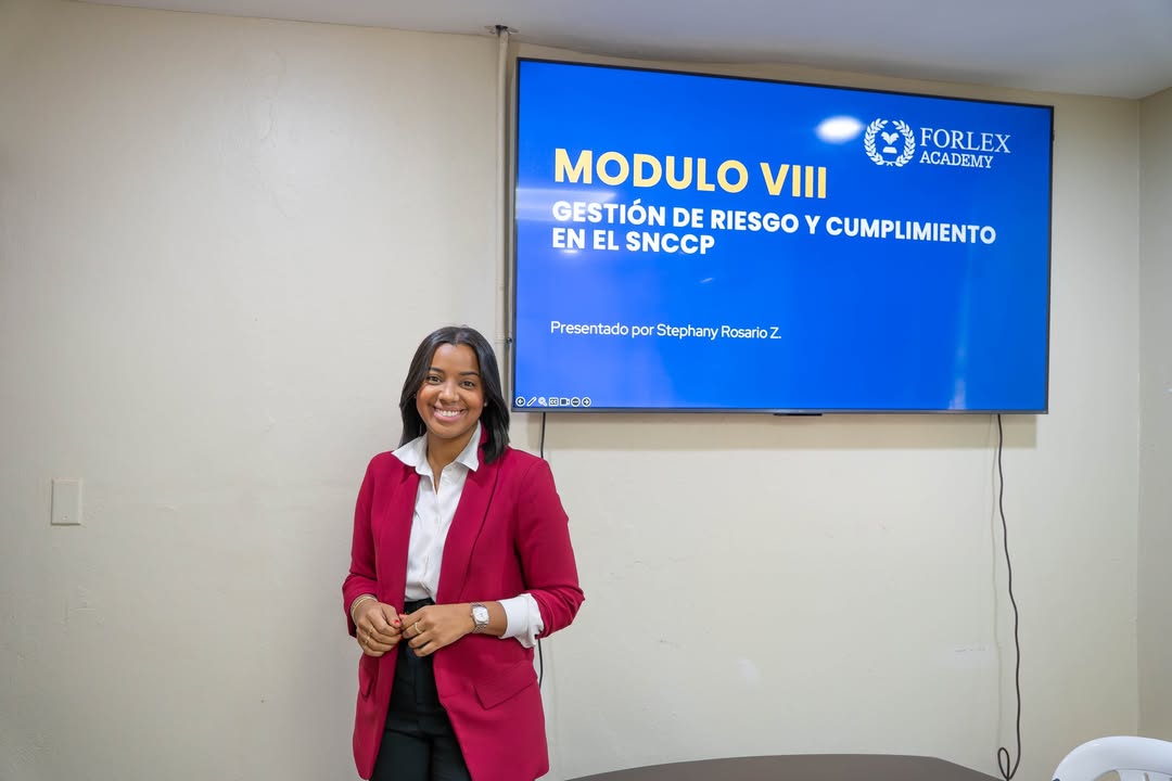 Entrega de reconocimientos a directores departamentales